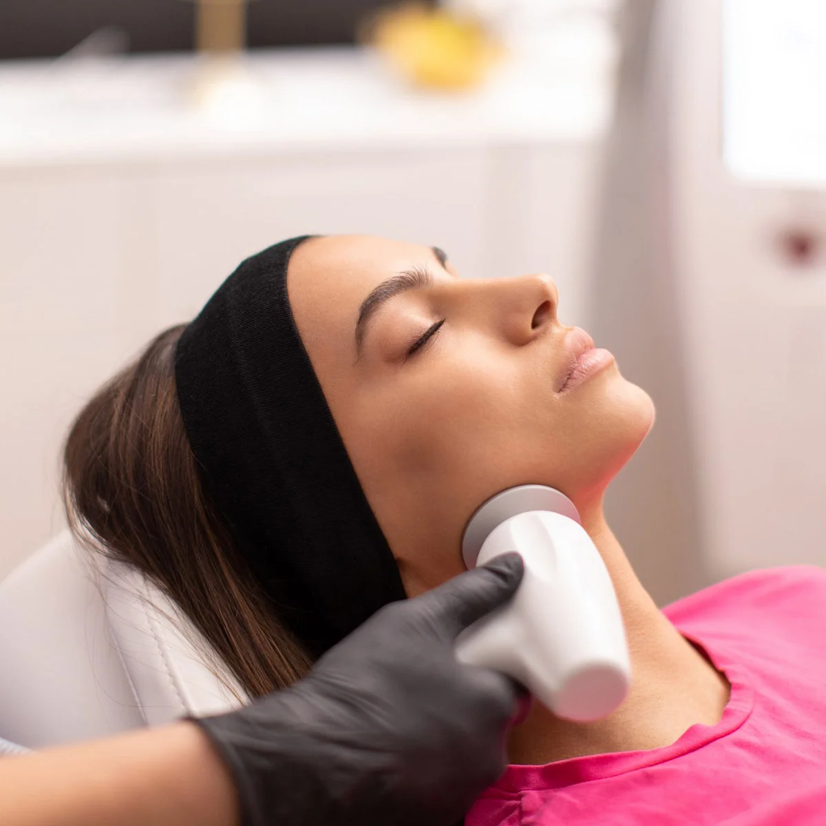 Woman receiving MOXI Laser Treatment to her cheek and neck